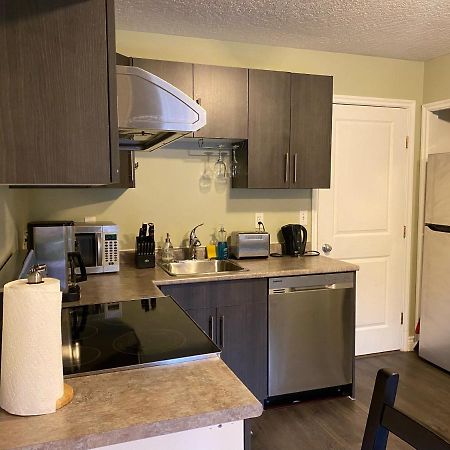 1 Bedroom Suite In Langford. Victoria Exterior foto