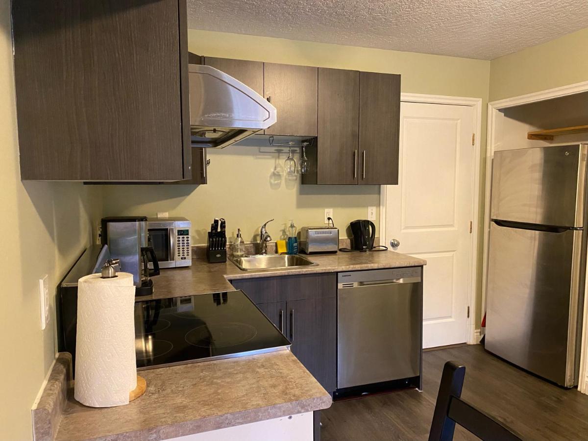1 Bedroom Suite In Langford. Victoria Exterior foto