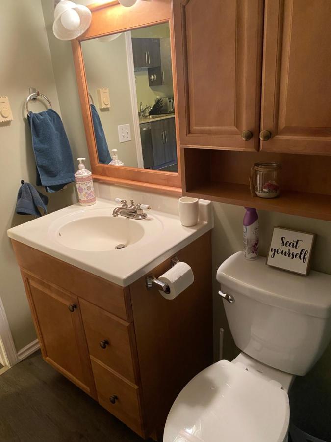 1 Bedroom Suite In Langford. Victoria Exterior foto