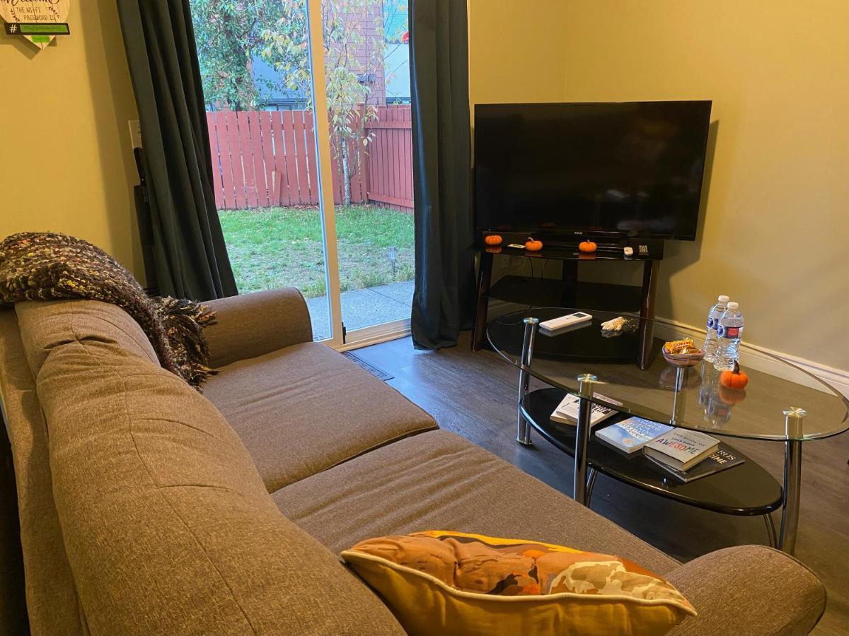 1 Bedroom Suite In Langford. Victoria Exterior foto