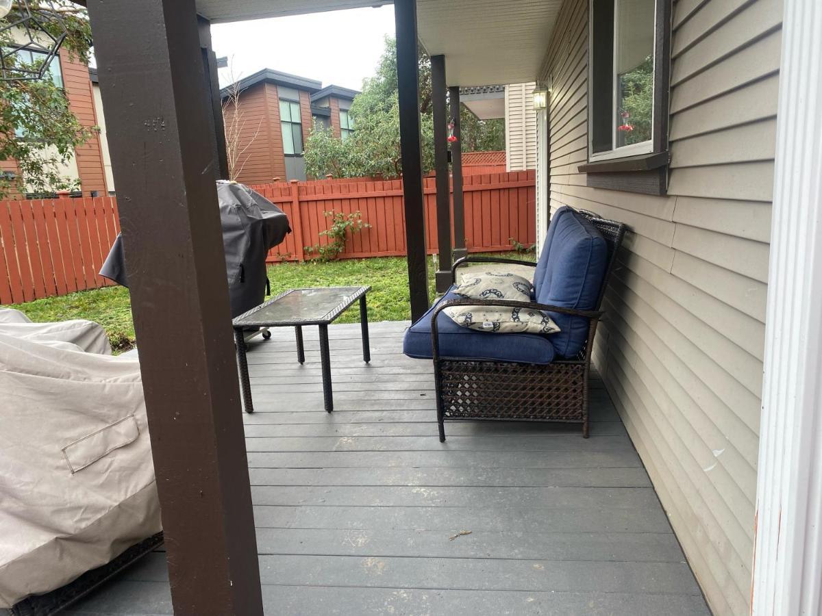 1 Bedroom Suite In Langford. Victoria Exterior foto